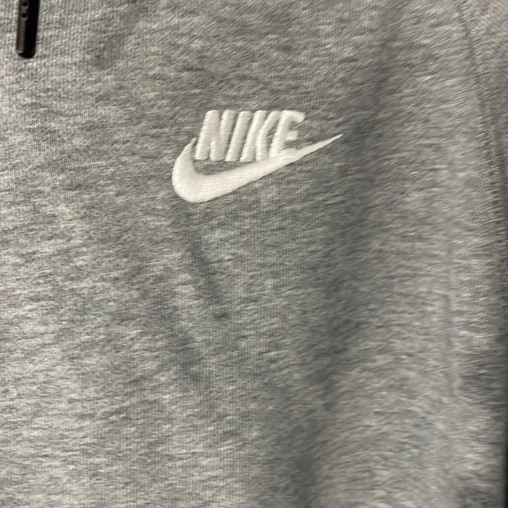Nike essential full zip up